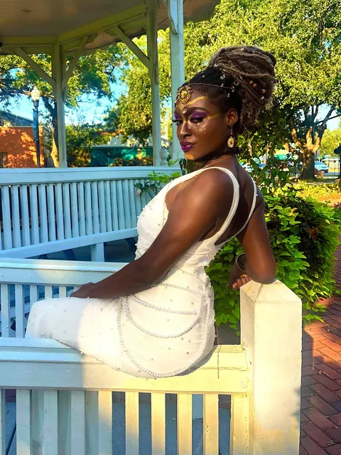 I did a Mel Medarda cosplay from Arcane photo shoot. (Makeup done by me)