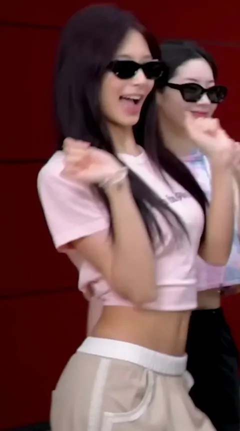 TWICE - Tzuyu &amp; Chaeyoung