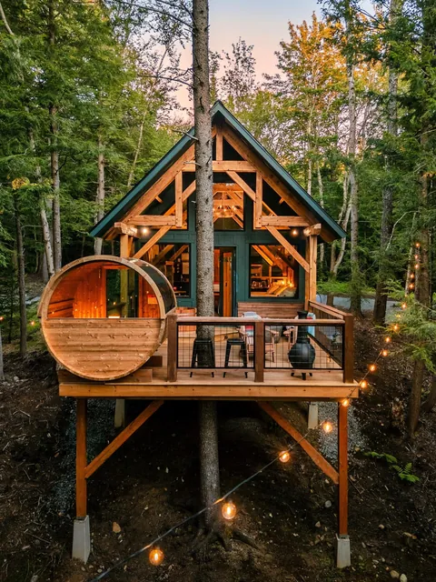 Treehouse Cabin Deck