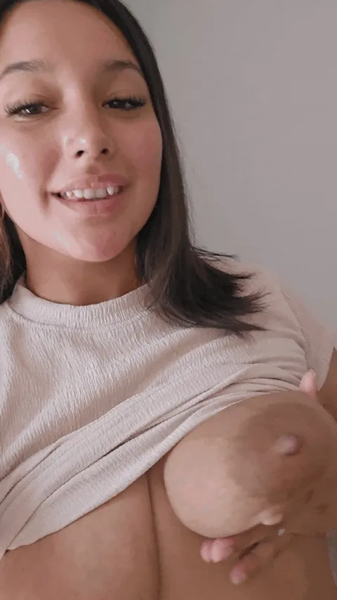 Are you thirsty tonight? 💦👅