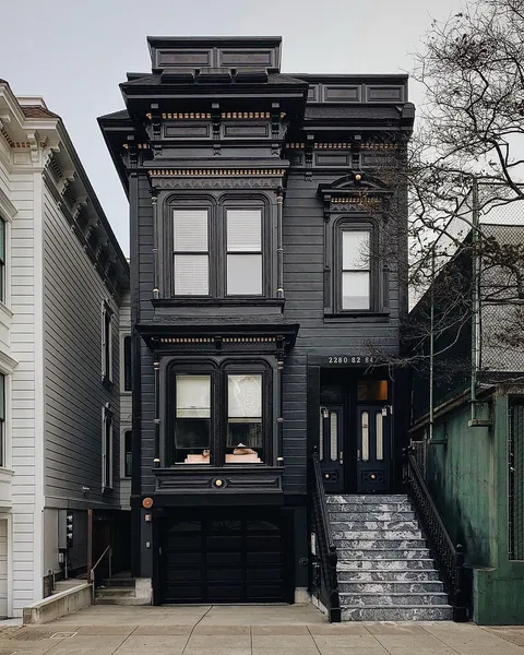 Black Victorian house in Pacific Heights, San Francisco [1080×1350]