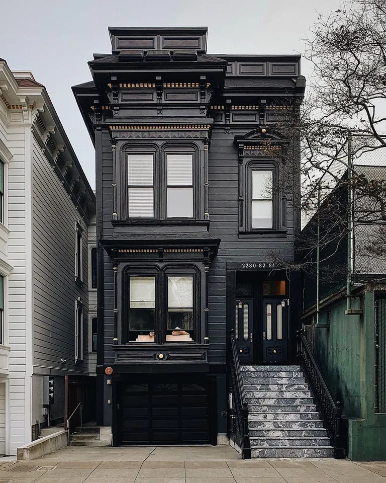 Black Victorian house in Pacific Heights, San Francisco [1080×1350]