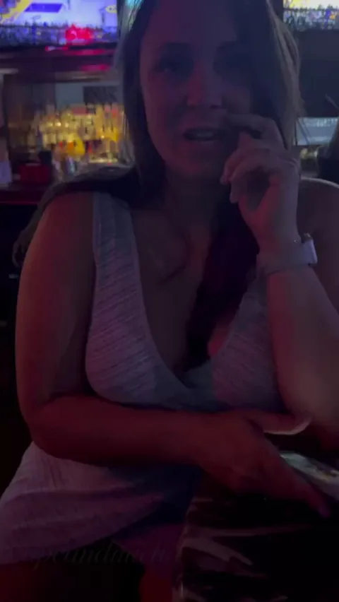 [GIF] Who doesn’t like getting risky in a bar