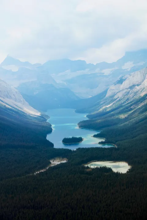Marvel Lake, Canada [OC][1390x2085]