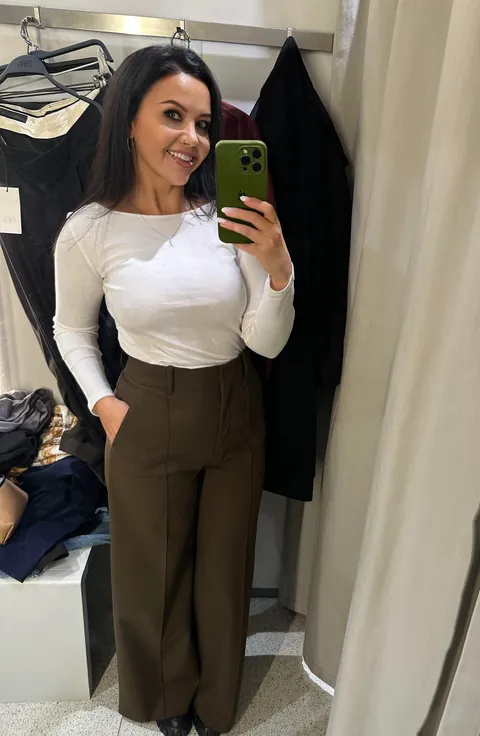 I've always loved naked selfies in the changing rooms