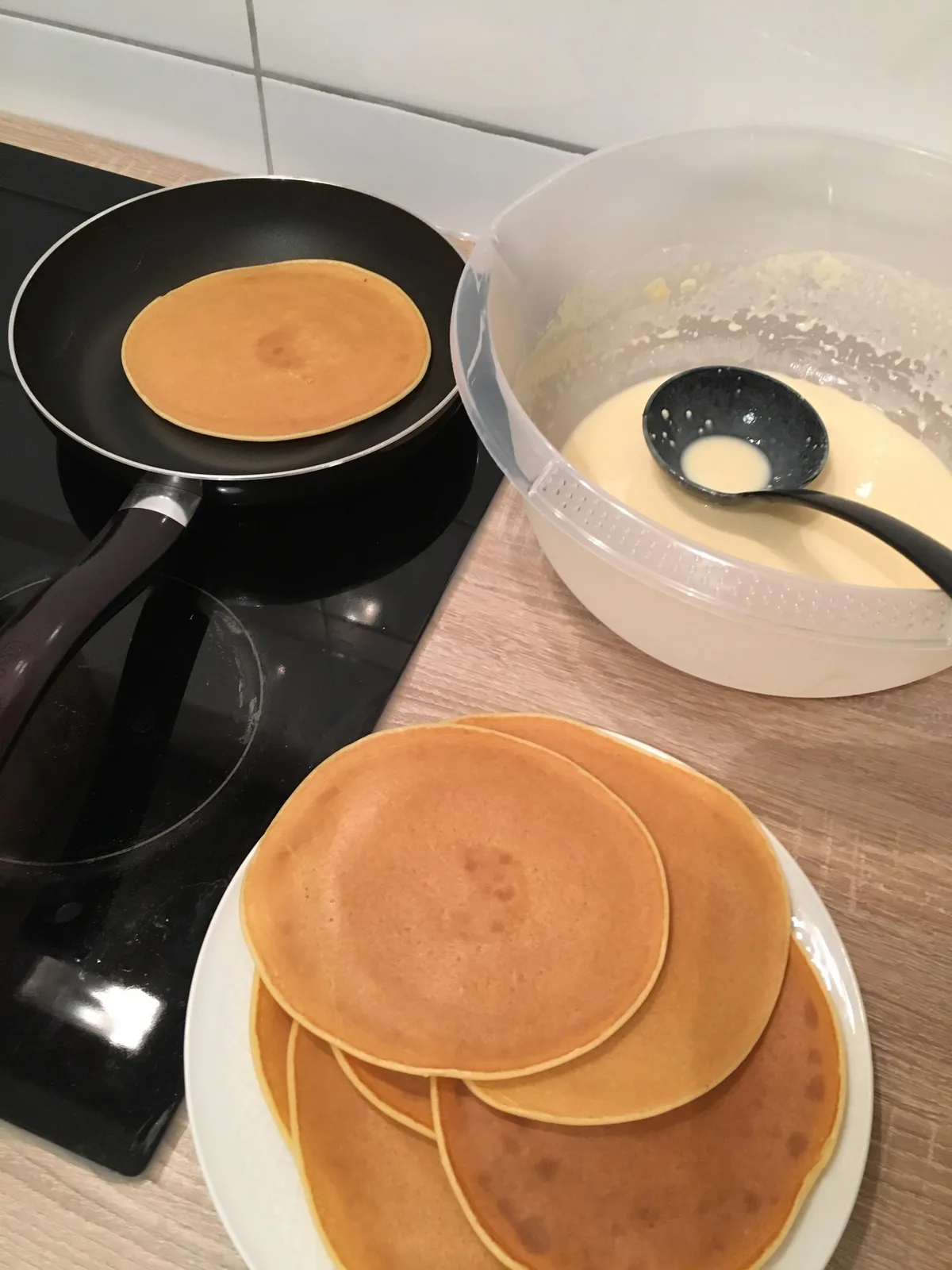 roommate said i should post my pancakes on r/oddlysatisfying, here goes nothing...