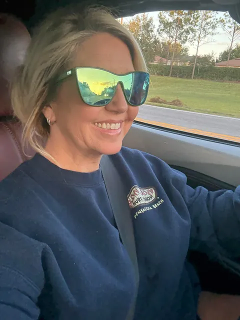 47yo mom here. Swipe to see my ass plugged. I love it.