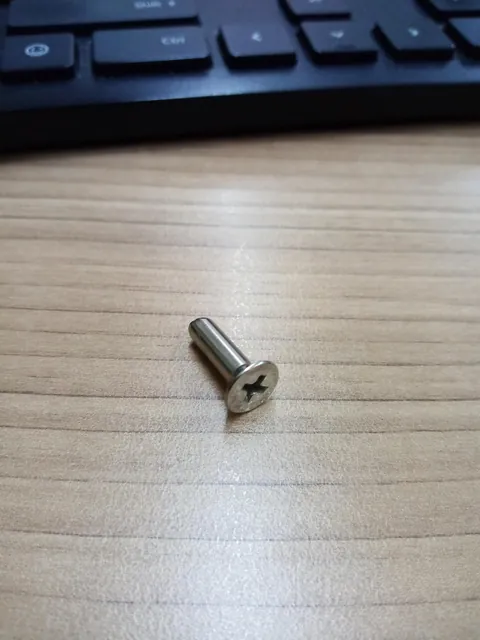 In a pack of 1000 screws, one was defective.