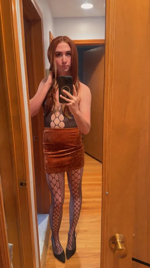 New bodysuit and heels 👠 Would you take me out in this? 🥰