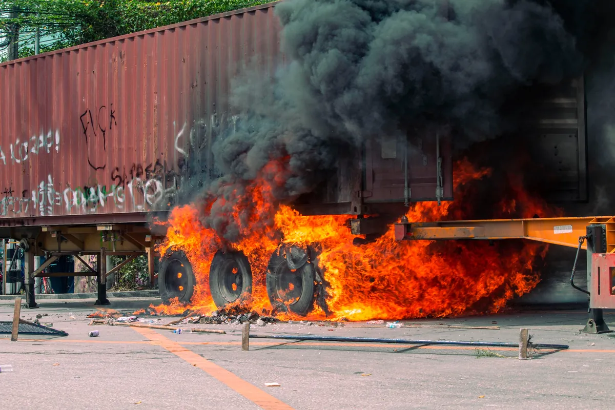 Some of the photos na napitik ko during Yung Lonita Rally and Ayala Bridge Riot (oc)