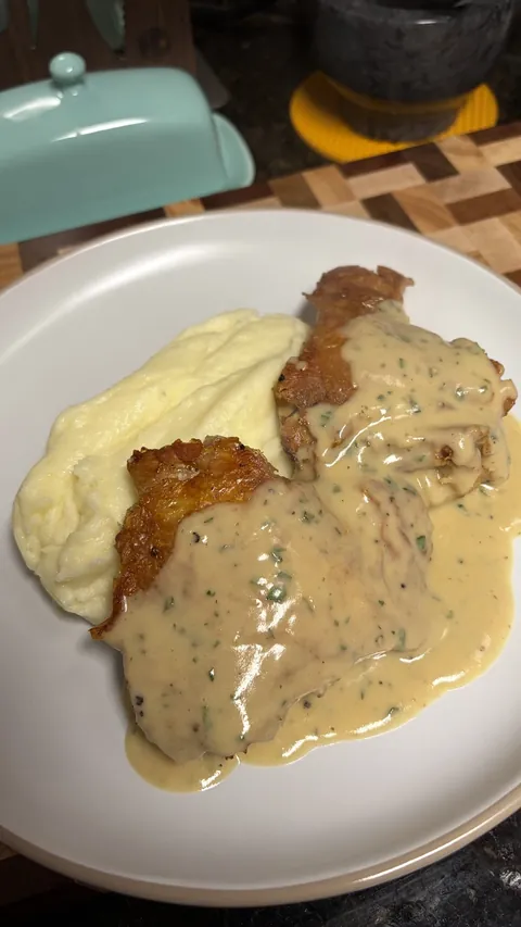 [homemade] Crispy chicken thighs with Mustard Veloutè and mash