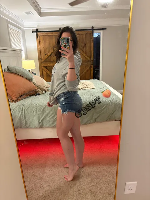 Teacher, mom of 3, and wanting you to swipe to the last picture