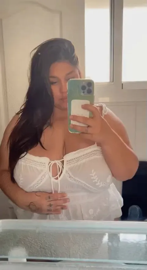 showing my nipples in the middle of work to this sub, hope my supervisor hasn't noticed my absence😅