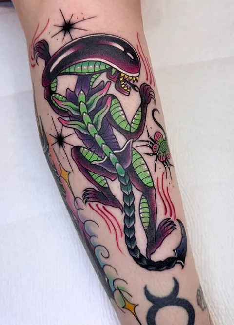 Sick ass Xenomorph done by Roberto Euán, Los Angeles, CA.
