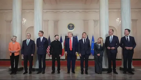 6ft 3in Trump vs 5ft 8in Macron