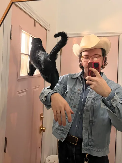 And to think someone tried to throw this guy away like trash. Happy Holidays from Hefty Fabuloso.