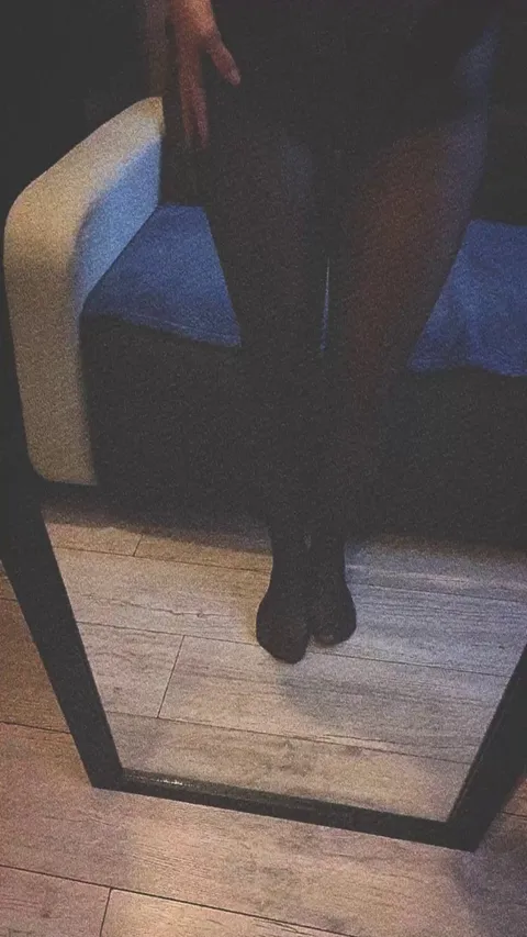 no tits, no ass, no pussy — it shouldn’t be hard not to relapse to her, right?? 😩