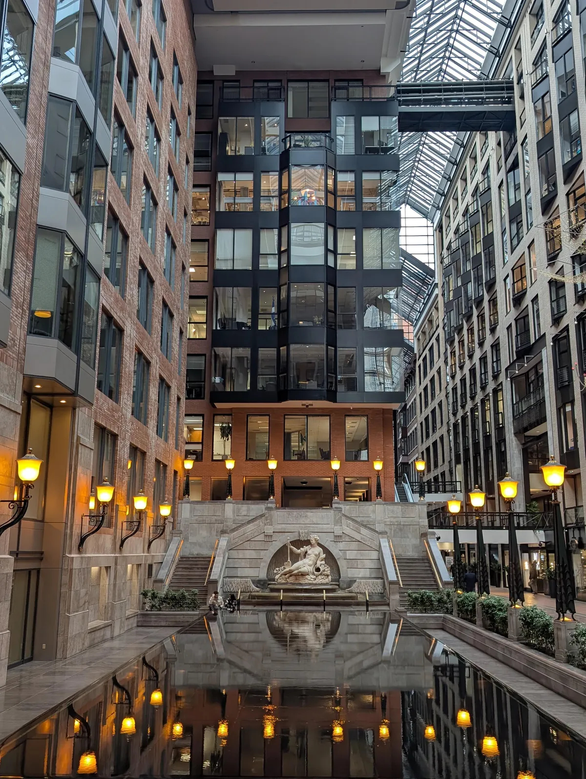 An evening walk through Montreal