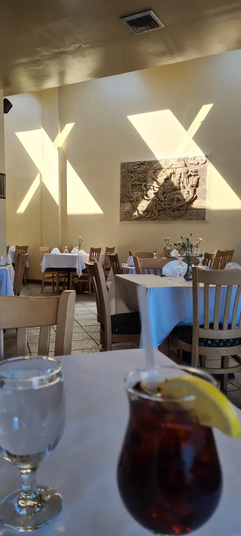 This restaurant is making me feel a bit uneasy.