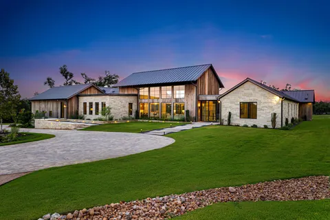 Brand New Modern Farmhouse in Dripping Springs, TX [5000×3331]