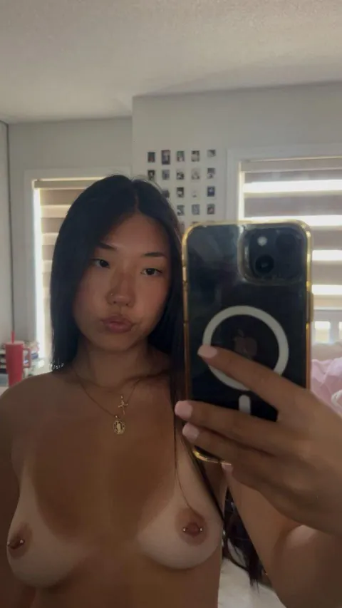 Do you like Korean slut selfies