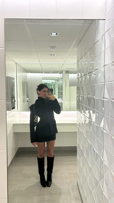 Just lost my job.. Here are some of my favourite work fits as a reminder that some places rlly don’t deserve you ♥️