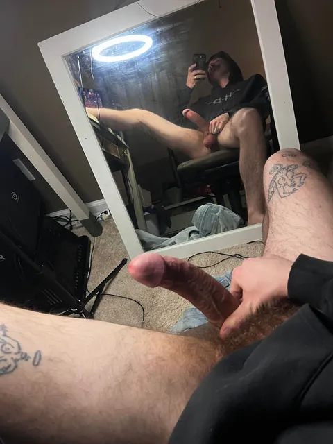 [26] Need a volunteer to help me… take pictures 🖤😉