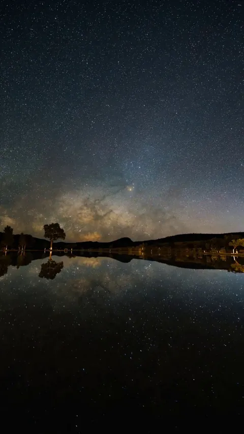 Milky way reflection timelapse
