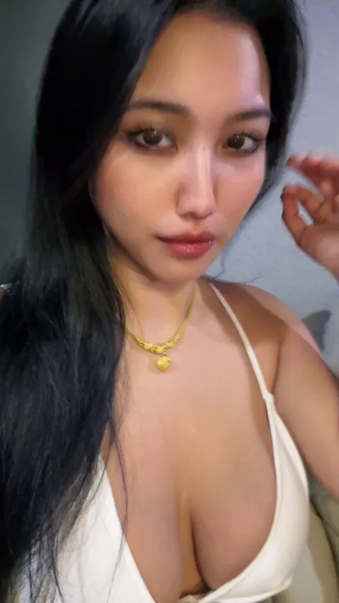 what did you notice first, my eyes, smile or melons?