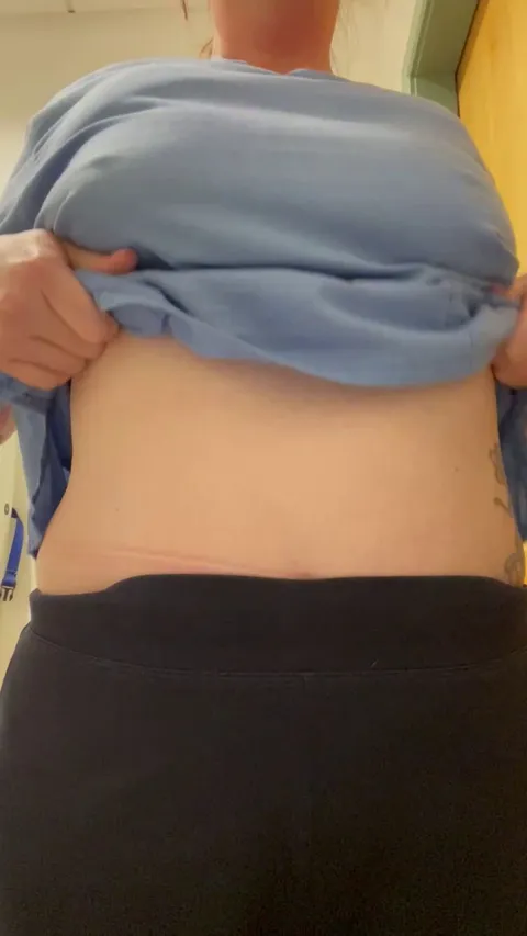 Do you like my natural tits? 🤭🤭