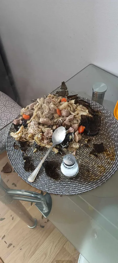 The glass bowl exploded after 3 minutes of eating.