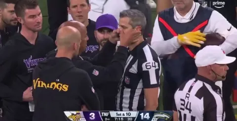 [Highlight] Down judge Andy Warner evaluated for a concussion after Javon Hargrave clocks his noggin